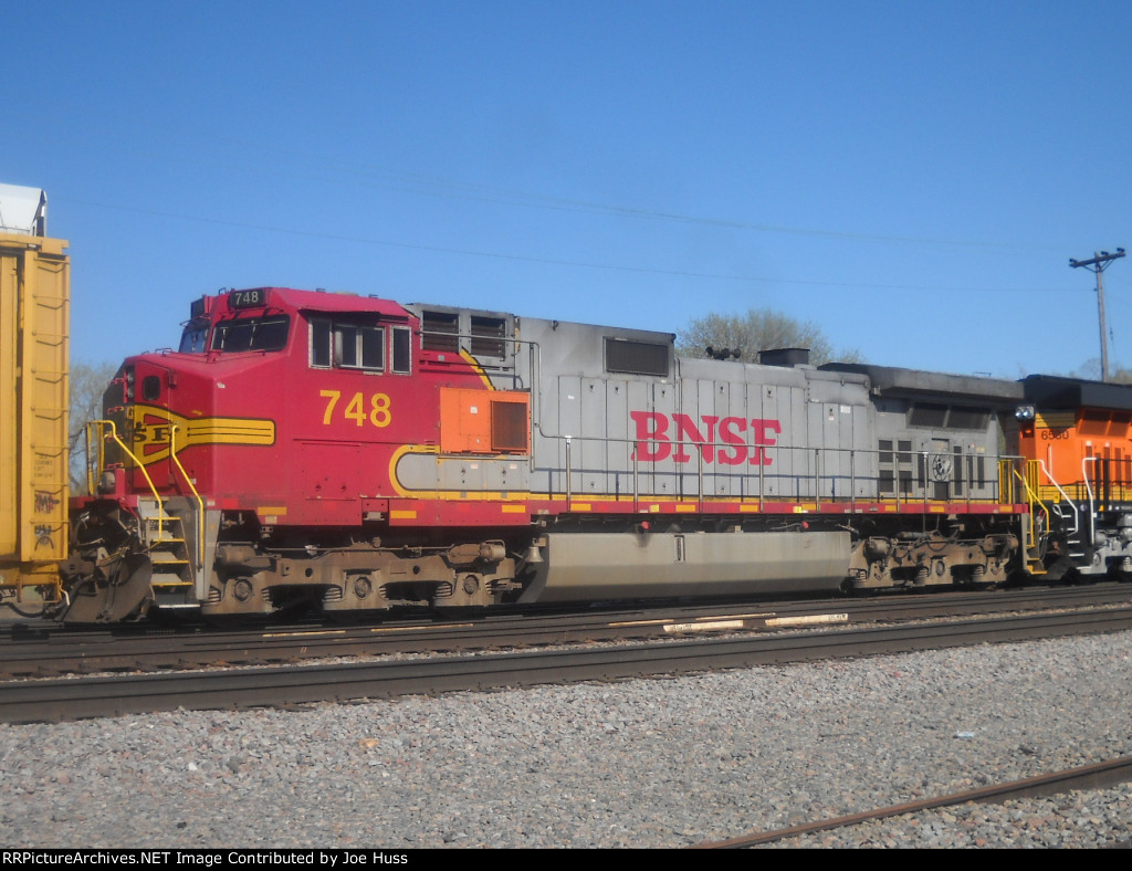 BNSF 748